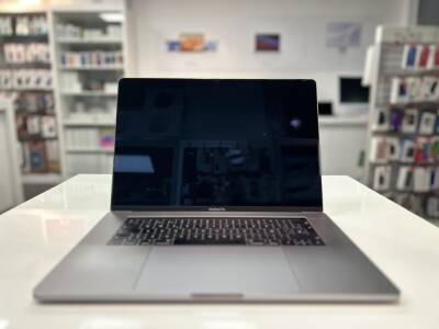 Outlet Apple MacBook Pro 15 i7/ 32GB/ 512GB gwiezdna szarość - zdjęcie 3