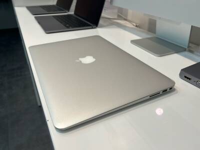 Outlet Apple MacBook Air 13 Srebrny 1,3Ghz/4GB/i5  - zdjęcie 2