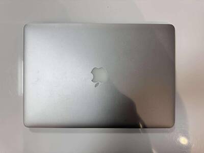 Outlet MacBook Pro Retina 15” Late 2013 widok z góry - zdjęcie 3